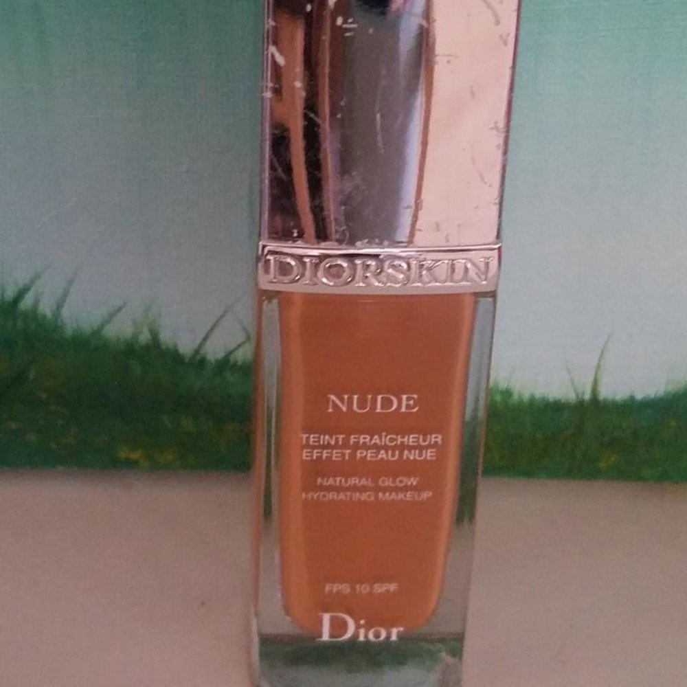 Diorskin Dior skin nude Natural Glow Hydrating Makeup 051